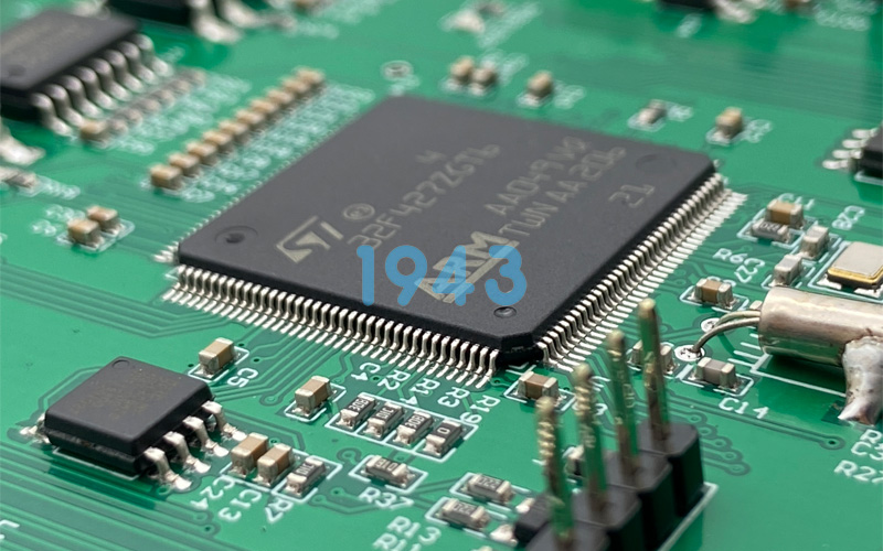 SMT贴片是什么？一文读懂表面贴装技术核心流程与PCBA关联